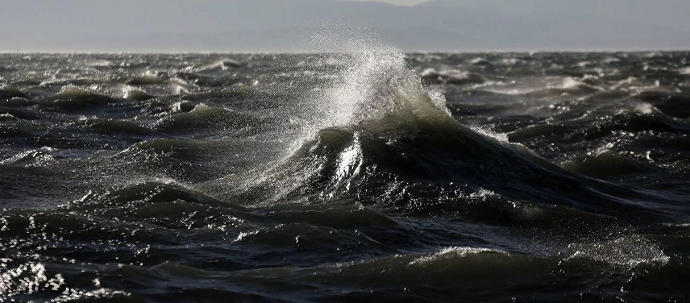 Λευκάδα: Βυθίστηκε σκάφος - Προβλήματα από την κακοκαιρία «Ιανός» (βίντεο)